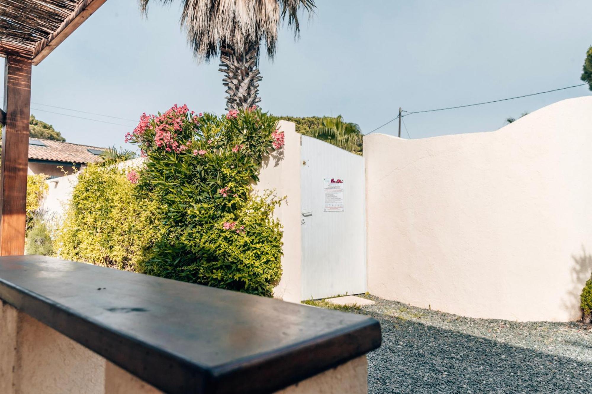 Reve D'Azur En Bord De Mer A La Nartelle Avec Piscine Dans La Residence, Terrasse, Bbq, 2 Chambres 2 Sdb Logement De 35M2 Draps Inclus Sainte-Maxime Esterno foto